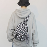 袋鼠胸包女斜挎包男腰包女士单肩包 百搭小包包韩版潮流运动出行 棋牌格【带灰蛙挂件】