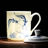 潇毅艾 景德镇陶瓷茶杯带盖家用杯喝茶杯青花瓷器办公杯子 年年有余
