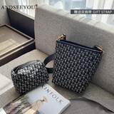 ANDSEEYOU品牌 宽肩带水桶包包老花女包新款2025帆布包女士单肩斜挎子母包 提花刺绣牛皮水桶包