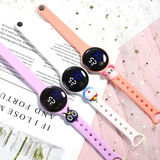 电子手表儿童男孩女孩小学生防水新款圆形可爱公仔表触控电子表 白色 叮当猫