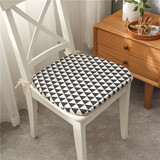 罗兰家纺 坐垫日式棉麻风防滑椅垫学生办公电脑椅垫 汽车座椅垫子四季通用 棉麻风黑白三角形 43*45cm