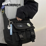回力男士斜挎包潮牌工装风国潮休闲运动男包大容量单肩包学生上课包女 黑色【徽章4枚+恐龙挂件】