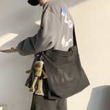 布燃 男生斜挎包潮ins大容量日系复古原宿休闲简约布女学生单肩包男 黑色【带挂件】