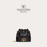 华伦天奴VALENTINO[礼物]女士 VLOGO SIGNATURE 迷你羊皮水桶包 黑色 均码