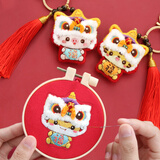 暖猫刺绣平安符diy手工制作钥匙扣醒狮平安福情侣礼物送男友材料包 醒狮牛[薫衣草+礼盒+绣绷]