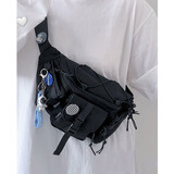 悠泽韩国ins复古中性工装胸包百搭腰包日系原宿风街头潮流运动包男女 黑色（带4枚徽章+宇航员挂件）