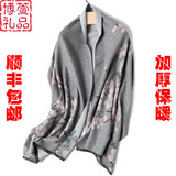 送妈妈婆婆丈母娘老人实用的保暖围脖围巾女披肩祝寿节庆用品套装 2#梅花浅灰【礼盒装】