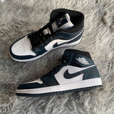 耐克（NIKE）板鞋aj1男女鞋新款中帮轻便防滑耐磨运动休闲篮球鞋子【尖货】 554725/554724-411青白 39