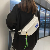 酷咖运动包男胸包腰包运动运动运动潮牌挎包休闲小背包学生手机包 白色【带笑脸绳挂件】