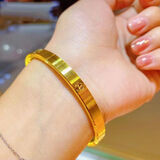 9999纯真手镯女新款时尚拉丝钻纹实心黄金色手环镯子送礼 新款62圈口【适合110-125斤佩戴 精20g