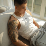 OMG坑条纹运动健身背心男快干夏季跑步紧身吸汗篮球无袖训练打底汗衫 白色 L (120-140斤)