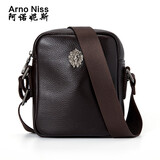 阿诺妮斯斜挎包男士真皮小包休闲软皮背包男单肩包头层牛皮装手机迷你包包 咖啡/棕色牛皮狮子头