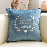 米乐天鹅绒刺绣抱枕靠垫轻奢客厅沙发靠枕床头办公室护腰靠背 深蓝(心型刺绣) 45*45cm抱枕套+枕芯