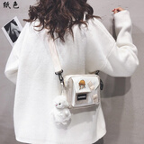 纸色  小女生包包斜跨包韩版新款可爱网红帆布小包包女新款日系可爱学生单肩包ins百搭撞色斜挎包 2065米白色【带挂件】 卡通小徽章