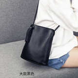 曼尼琼诗（VUNIQSON）品牌手机包女单肩包女斜挎包真皮水桶包时尚百搭软皮包竖型 黑色 小号