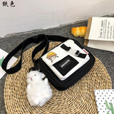 纸色  小女生包包斜跨包韩版新款可爱网红帆布小包包女新款日系可爱学生单肩包ins百搭撞色斜挎包 2065黑色【无挂件】 卡通小徽章