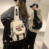 袋鼠（KANGAROO）斜挎包单肩包男胸包学生休闲小背包新款户外健身运动包时尚男包 白色（带猩猩挂件/带3个徽章）