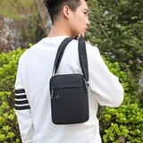 途尊（kingtrip）单肩包男新款竖款多层休闲包百搭男士斜挎包简约挎包男轻便布包包 黑色