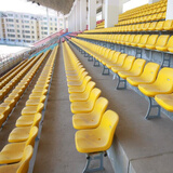 体育场看台座椅中空吹塑折叠椅篮球馆室内外水泥地观众席塑料坐凳 明黄色