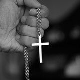 QMXD刻字十字架项链男锁骨链吊坠简约ins时尚学生情侣配饰钛钢送男友