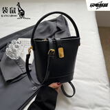 袋鼠撞色质感水桶包包女包2025七夕高级感洋气百搭手提斜挎水桶包 黑色