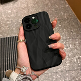 鉴百伊 高级肤感褶皱适用iPhone17手机壳苹果16promax全包防摔15/14硅胶软壳13pro新款磨砂12保护套 黑色褶皱 iPhone 15