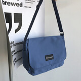 双星斜挎包男士新款单肩包休闲挎包女邮差包学生书包小背包帆布包 蓝色【带青蛙挂件】