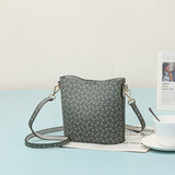 why单肩包女斜挎小包包水桶包pvc防水耐刮女包斜挎迷你包精致手机包 抹茶绿