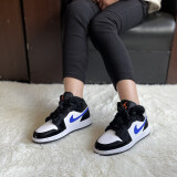 耐克（NIKE）【潮】女鞋Nike Air Jordan1中帮aj1新款耐磨运动休闲板鞋篮球鞋 554725-084 黑白蓝熊猫 35.5 (请联系客服)