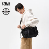 森马（Semir）斜挎包永久联名男大容量单肩包情侣邮差包105124153213 黑色