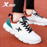 特步（XTEP）男鞋户外轻便跑步鞋秋冬季皮面防水运动鞋子男士款潮流休闲鞋学生 白绿红 42