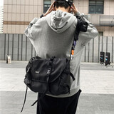 牧瑾 斜挎包男韩版街头潮牌ins单肩包女原宿ulzzang背包大容量运动休闲大学生情侣斜跨包工装包 黑色大号（带4枚徽章+零钱包）