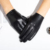 曼琪魅雅真皮手套男薄款女开车骑行短款触屏韩版简约时尚打孔透气羊皮手套 女款黑色【薄款】 S适合手掌偏小女士