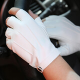 蒙斯朗瑞手套男士半指手套薄皮手套韩版开车骑行手套露指户外骑车运动机车 白色 均码