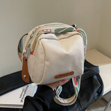 察今防水尼龙布斜挎包包女士2024新款大容量单肩包休闲小众设计通勤包 米白色