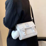 途尊（kingtrip）女生包包百搭学生小众设计小包包女2021新款潮质感单肩斜挎包可爱 白色+毛毛挂件