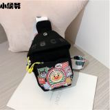 小侯爷儿童背包户外出游可爱卡通帆布小包胸包轻便百搭包时尚女童斜挎包 面包超人黑色