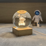 初凝（CHUNING）儿童节生日礼物女生送女友水晶球摆件小夜灯星空投影定制男生纪念 木底座6厘米小熊