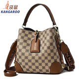 袋鼠（KANGAROO）复古时尚手提包女包妇女节新款拼接撞色印花单肩斜跨水桶包女 棋盘格-卡其