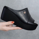 X.B.L坡跟凉拖鞋女夏季外穿韩版防滑2025真皮防水台鱼嘴鞋时尚百搭高跟 黑色金属装饰 36