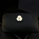 伊黛儿贝壳迷你小花胸针精致小号衬衫防走光扣开衫固定装饰胸花情人节生日礼物送老婆女友闺蜜 贝壳迷你小花胸针XZ0085