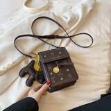 CAMPUSKITTEN高级感小包包女2025新款手机包女斜挎包迷你小包精致超火小方包女 咖色+挂件