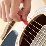 爱丽丝吉他拨片民谣电吉它弹片匹克5片夹提高音色指甲磨滑棒颜色随机发 1片 0.58MM（建议扫弦用））