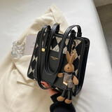 慕昂网红时尚包包新款潮流冬季复古手提情人节女包单肩菱格腋下包 黑色 带挂件