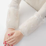 卓妍丝蕾丝刺绣袖套韩版学生防污护袖短款绣花袖头冬季羽绒服棉衣袖套女 1双【米白色】
