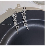 伊灿长款流苏水晶锆石耳环小众设计感高级耳坠夸张显瘦耳饰无耳洞耳夹 长款流苏显瘦锆石耳夹