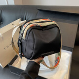 察今防水尼龙布斜挎包包女士2024新款大容量单肩包休闲小众设计通勤包 黑色