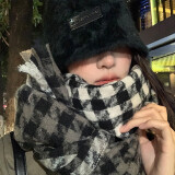 妆羽婉围巾女秋冬季新款韩版百搭加厚保暖高级感披肩两用千鸟格流苏围脖 格子小白标灰色