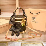 I.T DANKLES香港品牌真皮女包2025新款轻奢复古斜挎水桶包老花圆筒包单肩小包 咖配杏（精美礼盒）