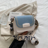 伊梵络小包包女包2024潮小众百搭时尚宽肩带斜挎包复古百搭小方包 白配蓝